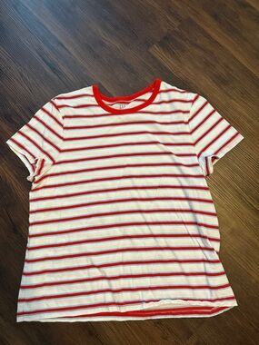GAP White Tee with Red Stripes - Short Sleeve